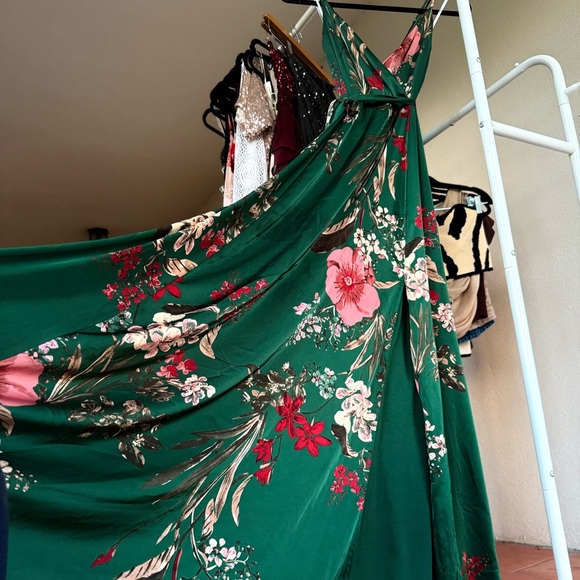 NWT LULU’S Silky Emerald Floral Maxi Slit Dress (Size M) - Picture 3 of 17